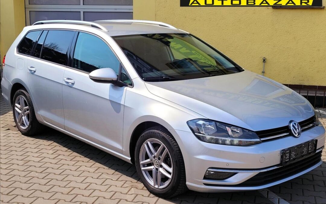 Volkswagen Golf 1,6 TDi DSG *CEBIA*